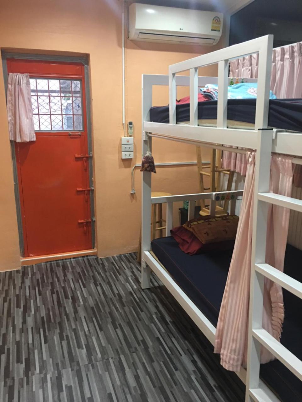 Ama Hostel Bangkok Buitenkant foto